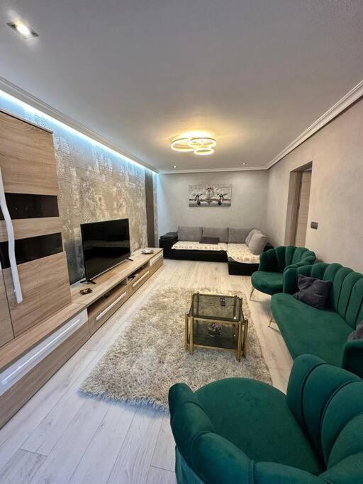 Stylish Apartment In Dambu Targu Mures Exterior photo